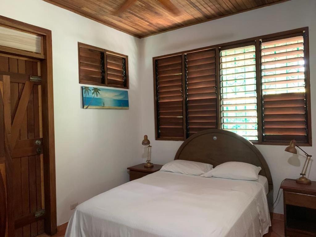 Mal Pais Surf Camp Hotel Playa Santa Teresa  Exterior foto